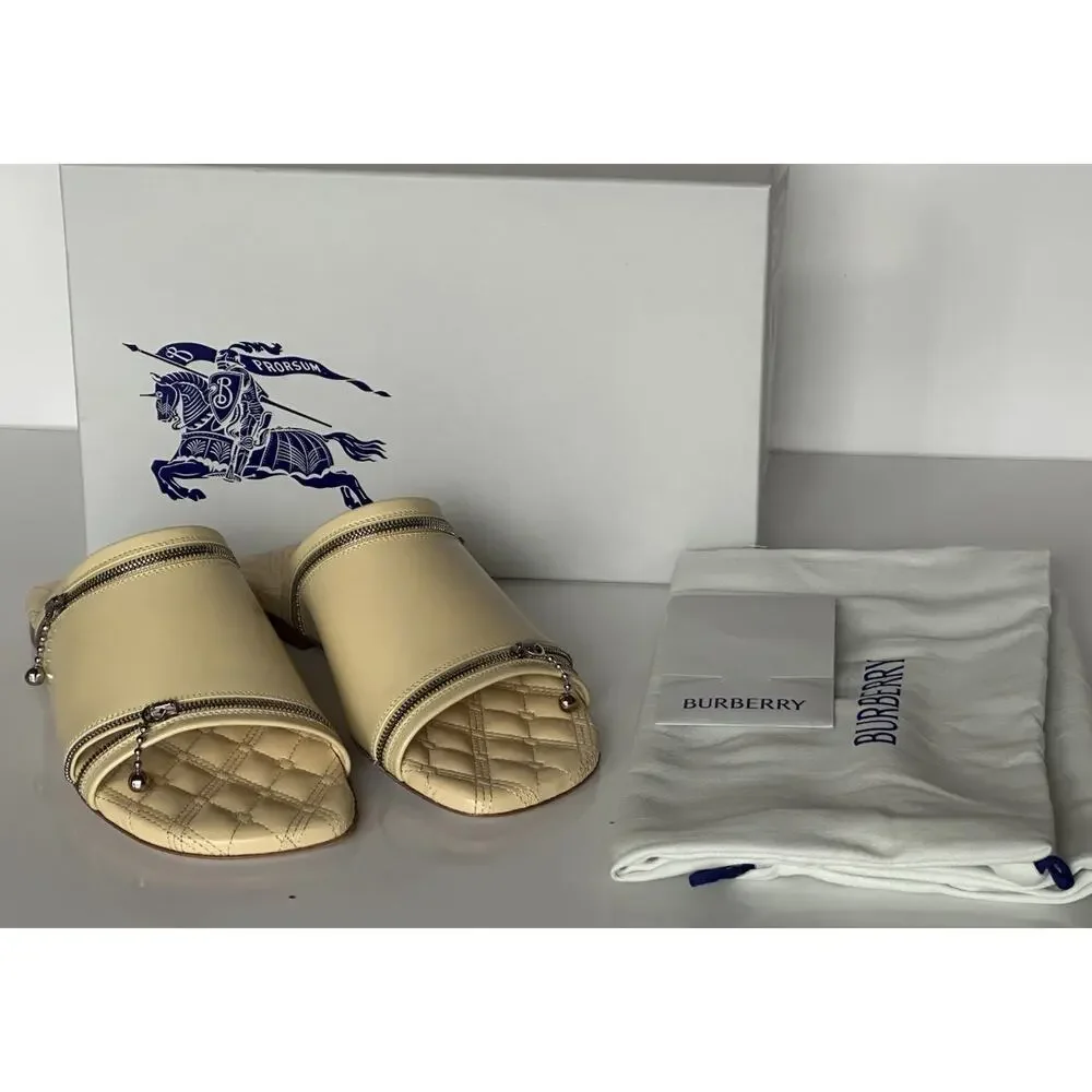Burberry Open Toe Yellow Leather Slides Sandals 8 US (38) 8080264 IT NIB $990